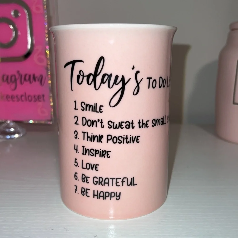 PINK MAKEUP BRUSH HOLDER